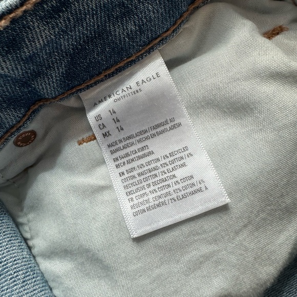American Eagle women’s light blue distressed “baggy mom short” size 14 - Picture 5 of 9